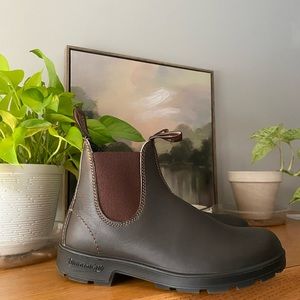 New Stout Brown Chelsea Boot 500 blundstones!